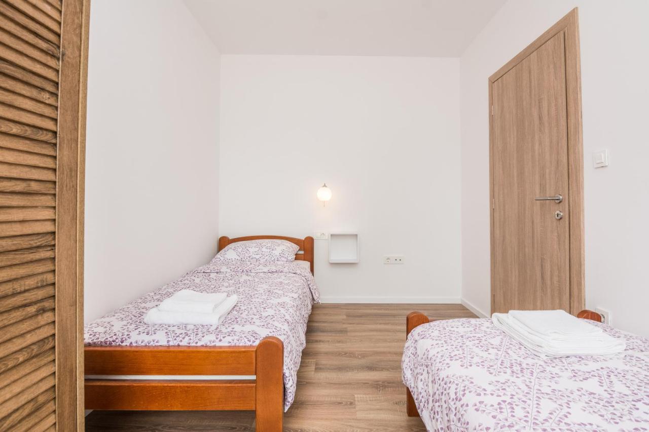 Zilip Apartments Vir Exteriör bild