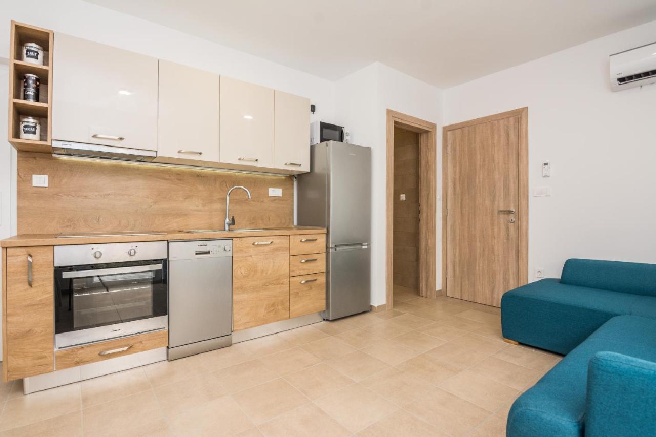 Zilip Apartments Vir Exteriör bild